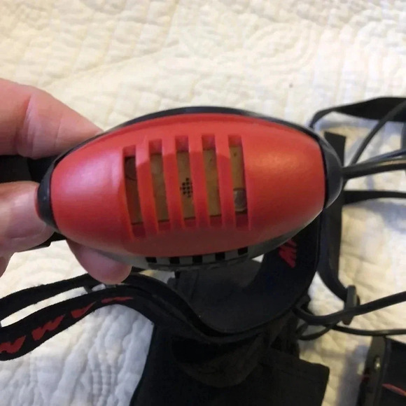 Mammut headlamp with extrinsic battery pack. - Picture 2 of 3